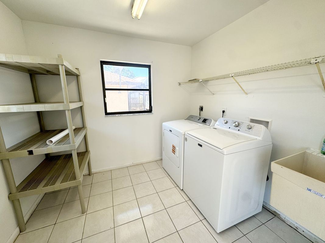 Building Photo - 630 105th Ave N