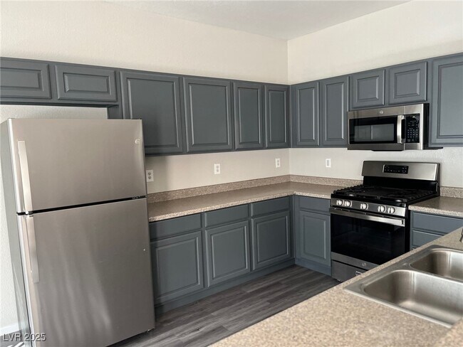 Building Photo - 8037 Peaceful Village Pl