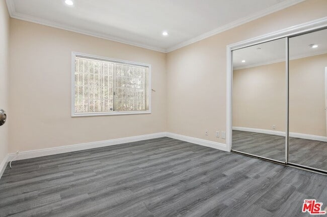 Building Photo - 2151 Glendon Ave