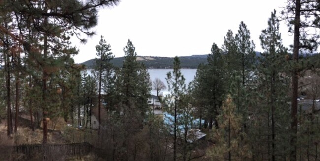 Building Photo - $2,595 / 4BR, 3.5BA Liberty Lake Executive...