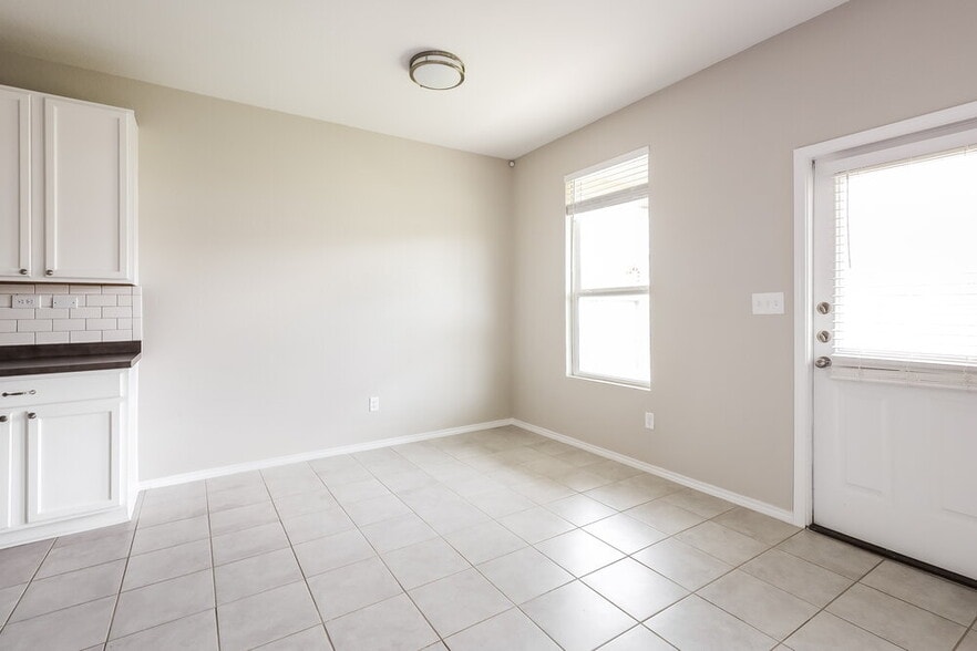 Building Photo - 12024 Silver Lining