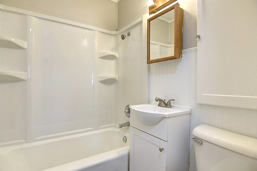 Building Photo - 2665 Elmore Dr