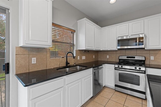 Building Photo - 2240 Independence Dr