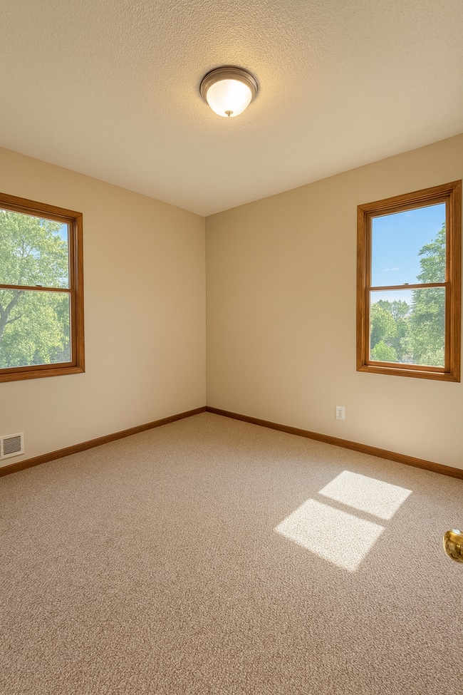 Building Photo - COME CHECK-OUT ALL THE UPDATES!  Great crystal home with huge fenced in backyard! Awesome home fo...