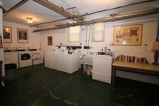 Laundry Room Onsite - 290 Potter Pl