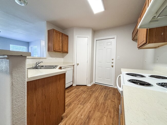 Building Photo - 105 Long Ln