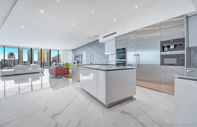 Building Photo - 5000 Island Estates Dr