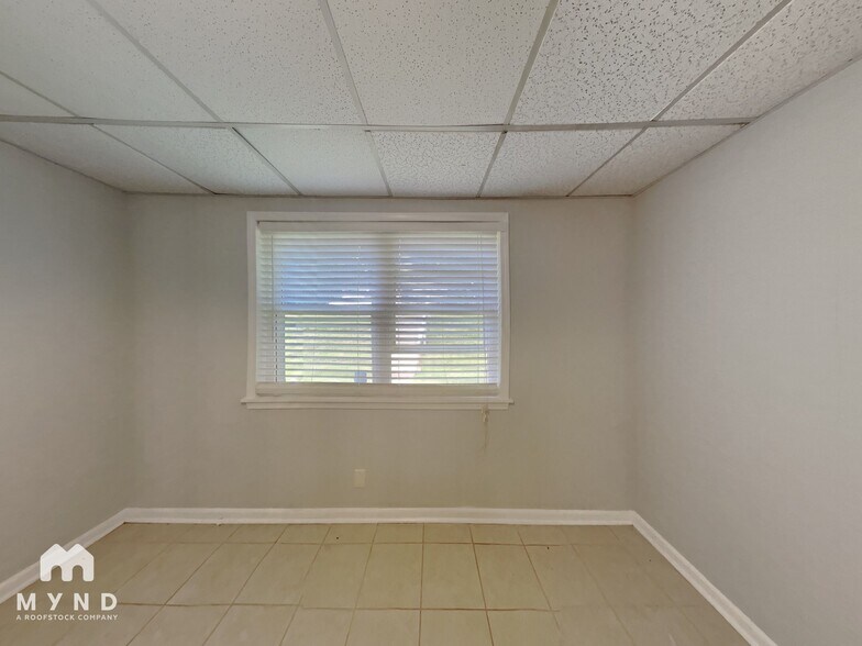Building Photo - 510 9th Ave