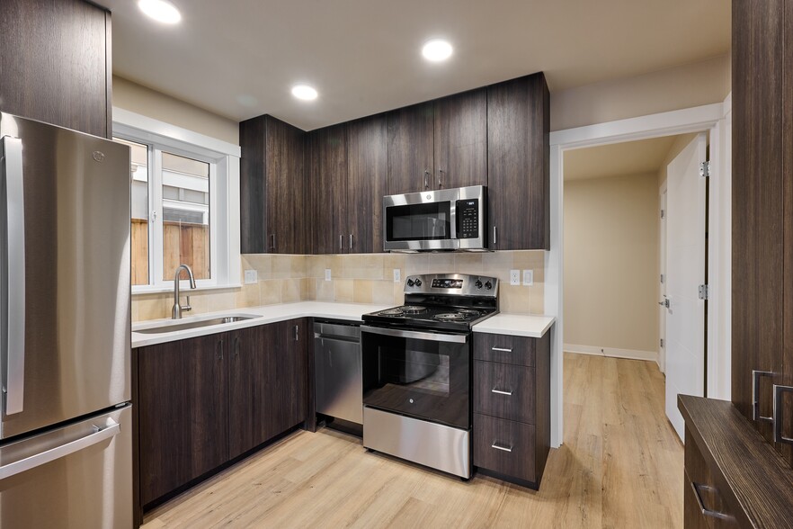 Building Photo - 1940 NW Grant Ave