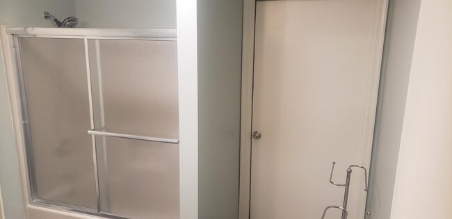 Building Photo - 4215 Valley Rd