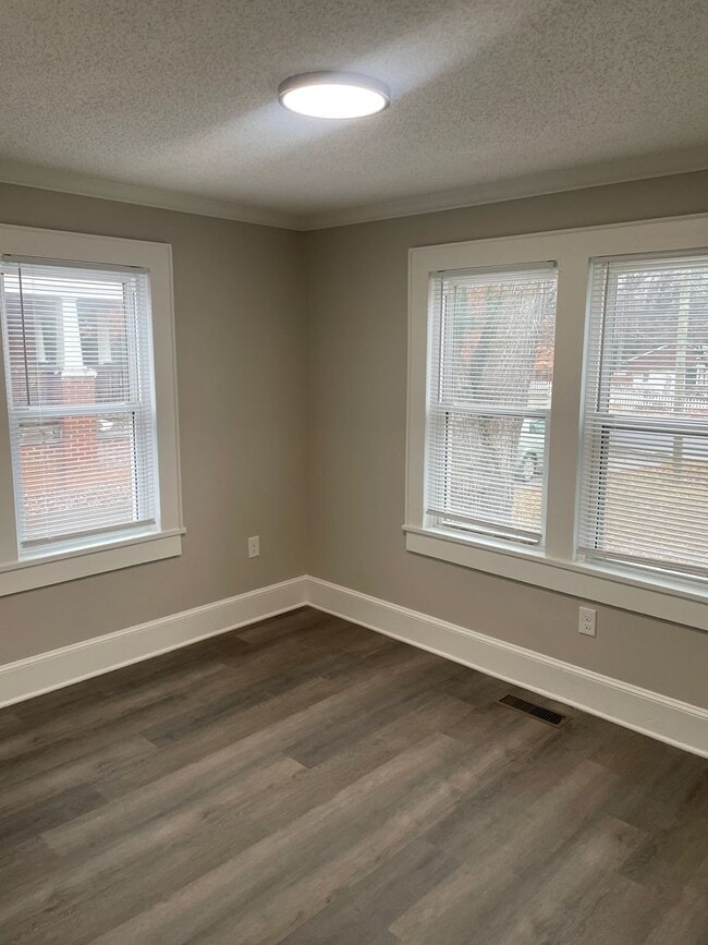 Building Photo - 3740 S Main St