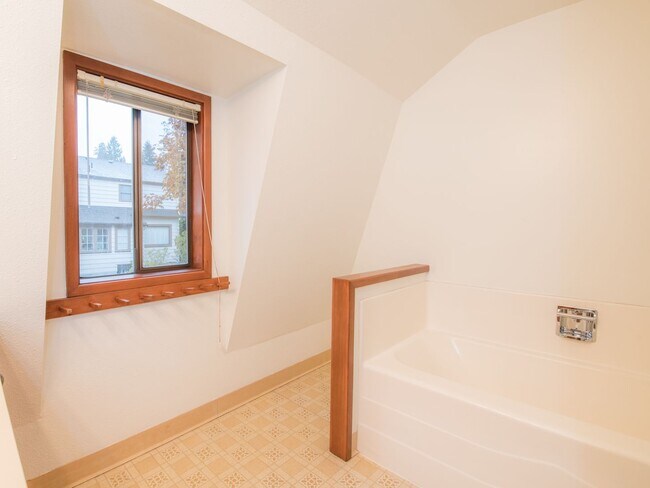 Building Photo - Adorable 2-bdrm/2-bath barn conversion home off River Road—Rural feel, close to everything