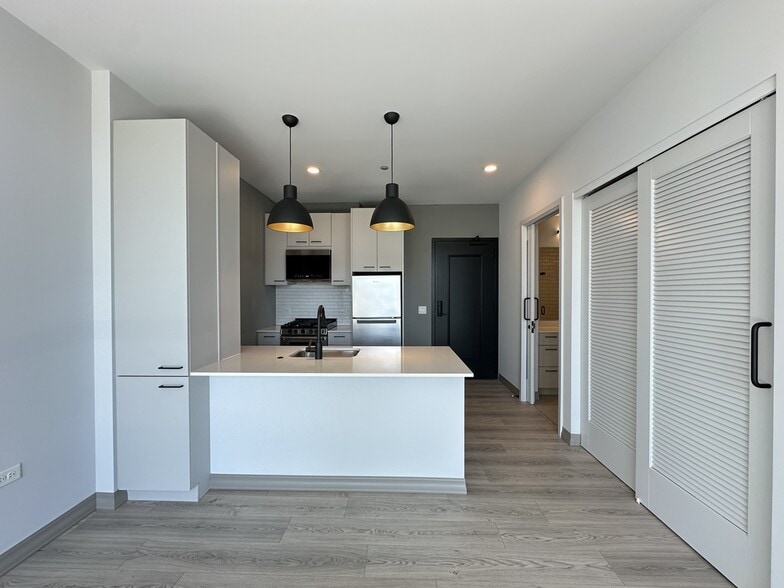 Building Photo - 2155 N Elston Ave