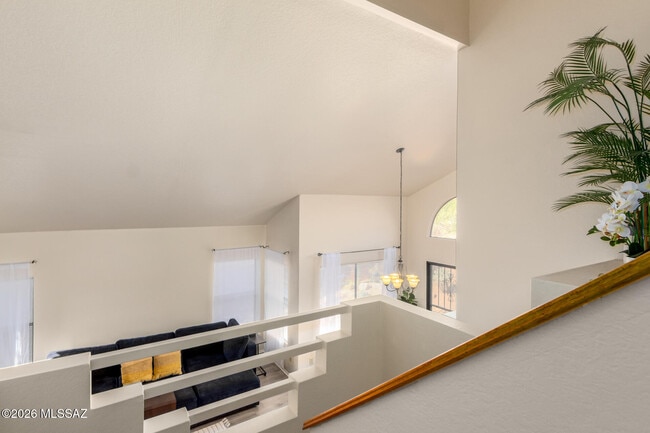Building Photo - 10472 N Fair Mountain Dr