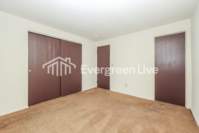 Building Photo - 6376 Greenfield Way