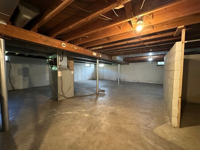Building Photo - 2023 6th St