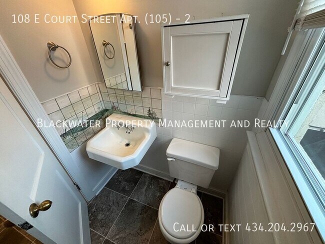 Building Photo - 108 E Court St