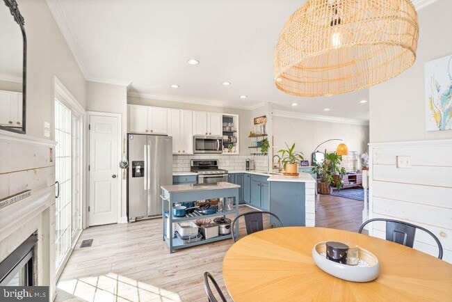 Building Photo - 10136 Pale Rose Loop