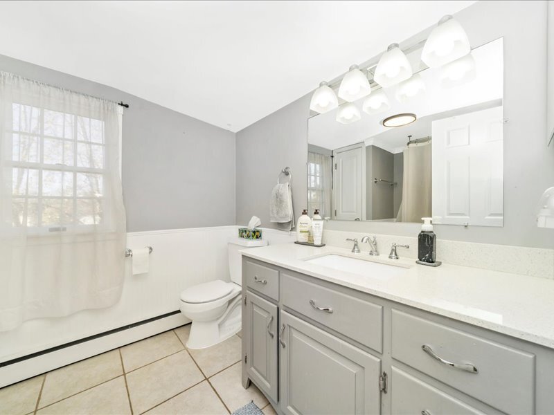 Building Photo - 313 S Market St