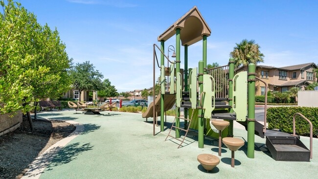 Building Photo - Beautiful 2-Bedroom, 2-Bathroom Condo with...