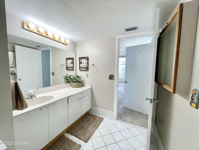 Building Photo - Furnished Oceanview 2 Bed, 2 Bath Condo – ...