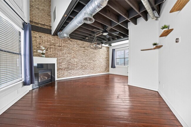 Building Photo - 708 W Clay St