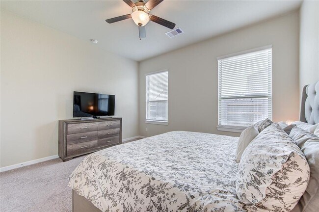 Building Photo - 6019 Bristlegrass Ln