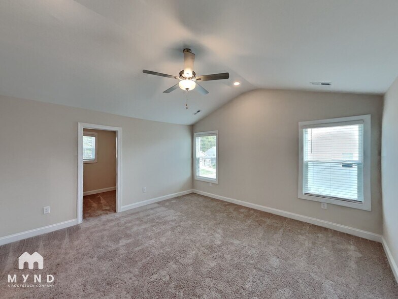 Building Photo - 102 Sina St