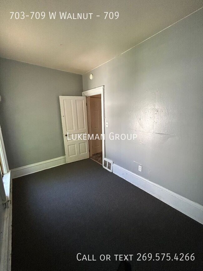 Building Photo - 703-709 W Walnut-709