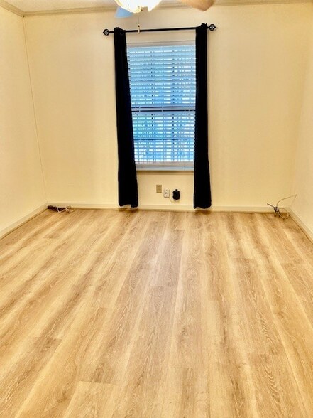 Building Photo - 606 Marshall St