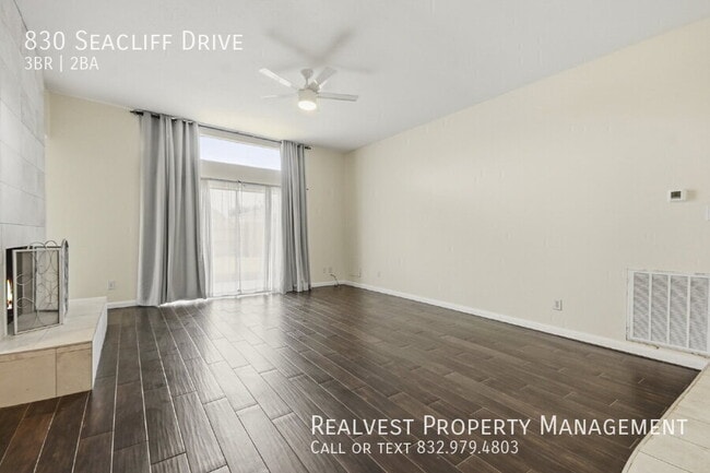 Building Photo - 830 Seacliff Dr