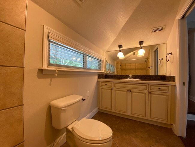 Building Photo - Charming 3 Bed, 3 Bath Home in Lake Davis/...