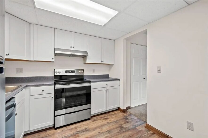 Building Photo - 603 Calais Dr