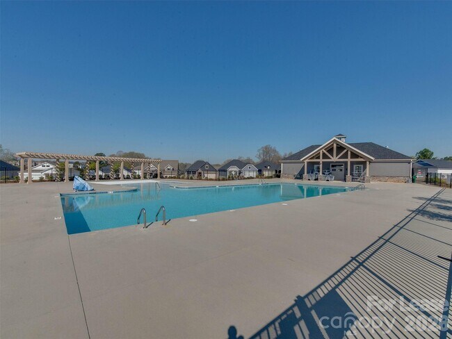 Building Photo - 4009 Woodland View Dr