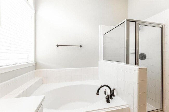 Building Photo - 4615 Plantation Colony Dr