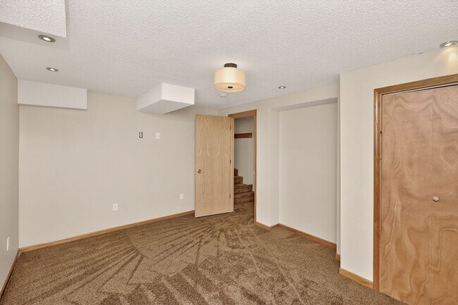 Building Photo - BEAUTIFUL 4-SEASONS ROOM!! 4 Bedroom, 3 Bathroom Home in Waukee!