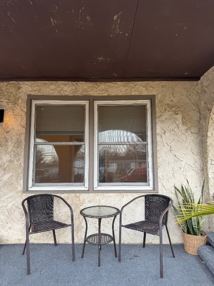 Building Photo - 53 Maple Ave