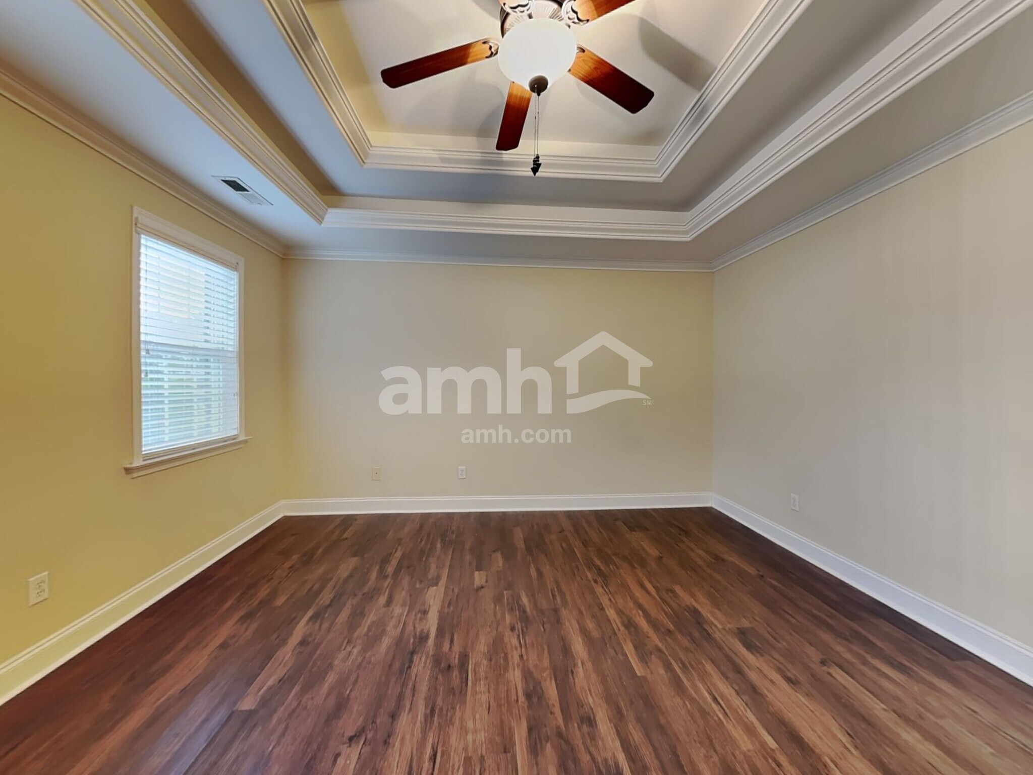 Building Photo - 483 Quick Silver Dr