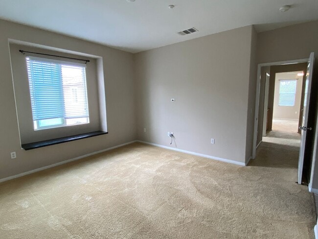 Building Photo - Well Kept 2 Bedroom townhome in San Marcos