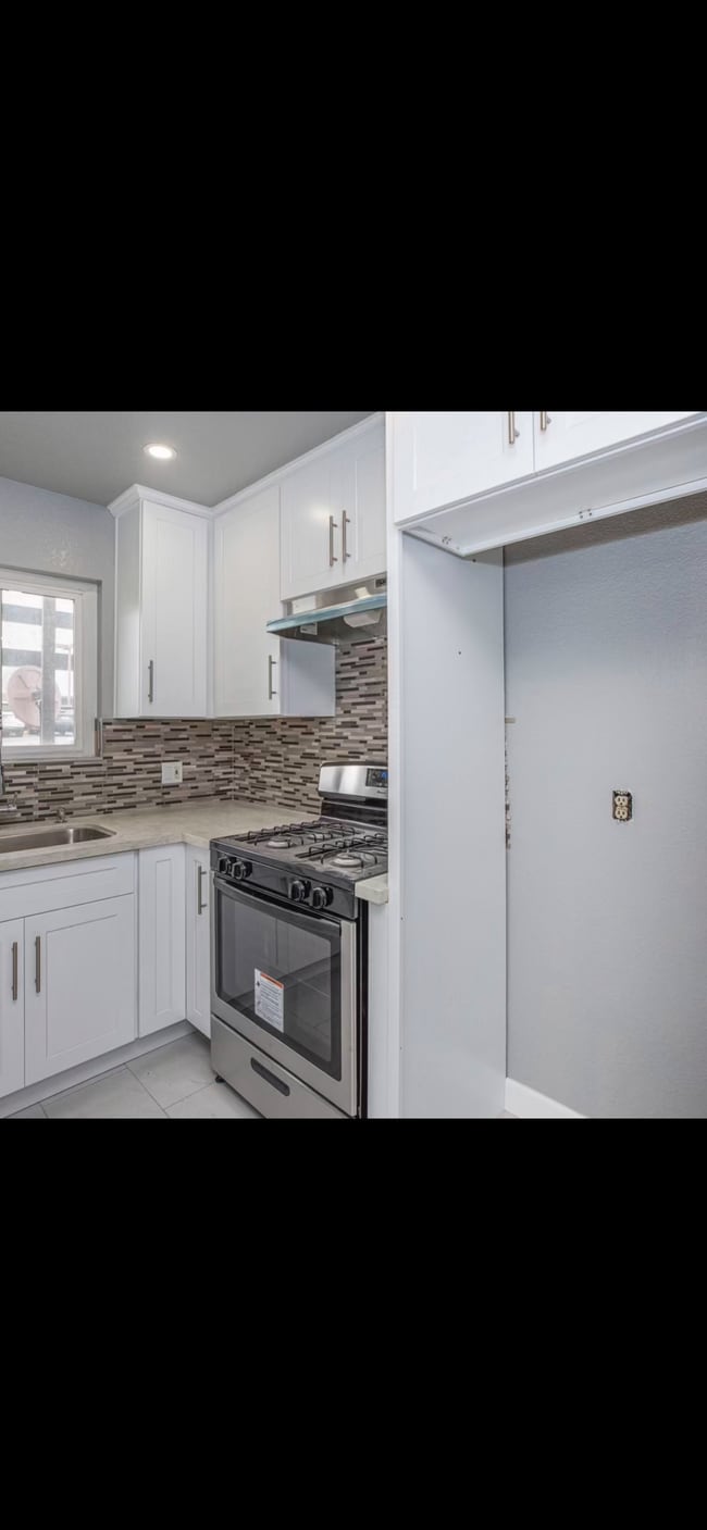 Building Photo - 1031 Mariposa St