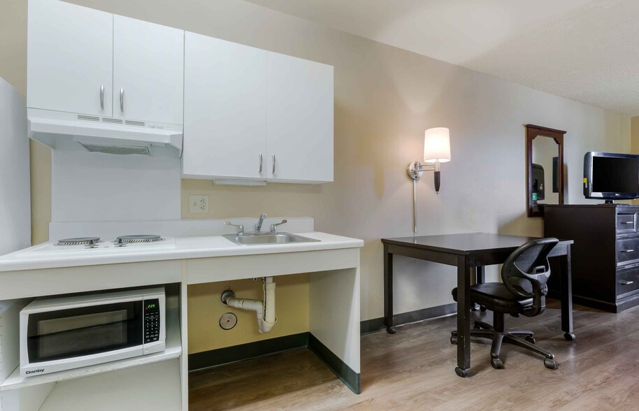 Building Photo - Furnished Studio-Phoenix - Airport