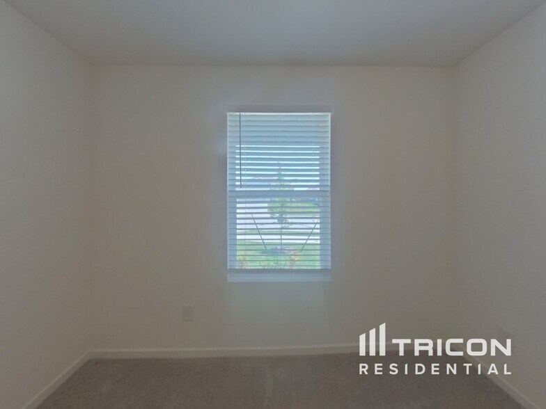 Building Photo - 10720 Cowhide Ln