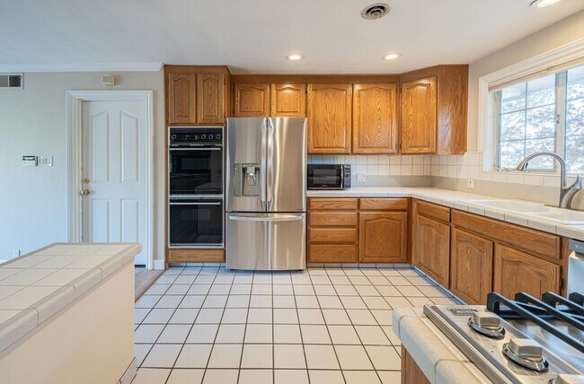 Building Photo - 509 Manor Dr