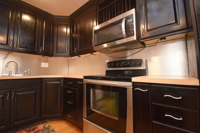 Building Photo - Bright Midvale 3 Bed – Near Fashion Place & Fort Union!!!