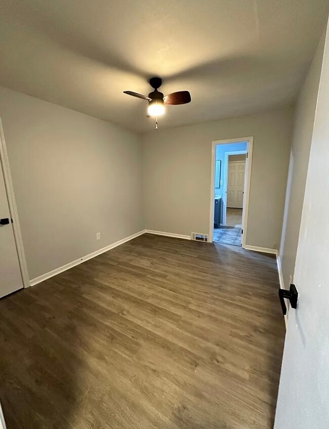 Building Photo - 116 E Pk Ln St