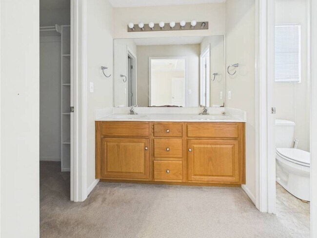 Building Photo - 703 Iron Horse Dr