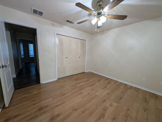 Building Photo - 3/2 Home in Mile Run