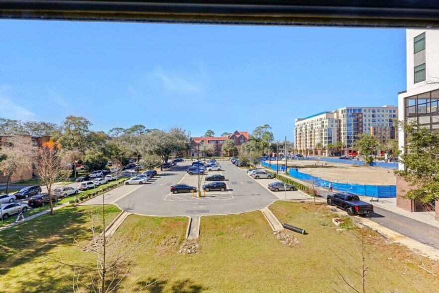 Building Photo - 1220 SW 1st Ave