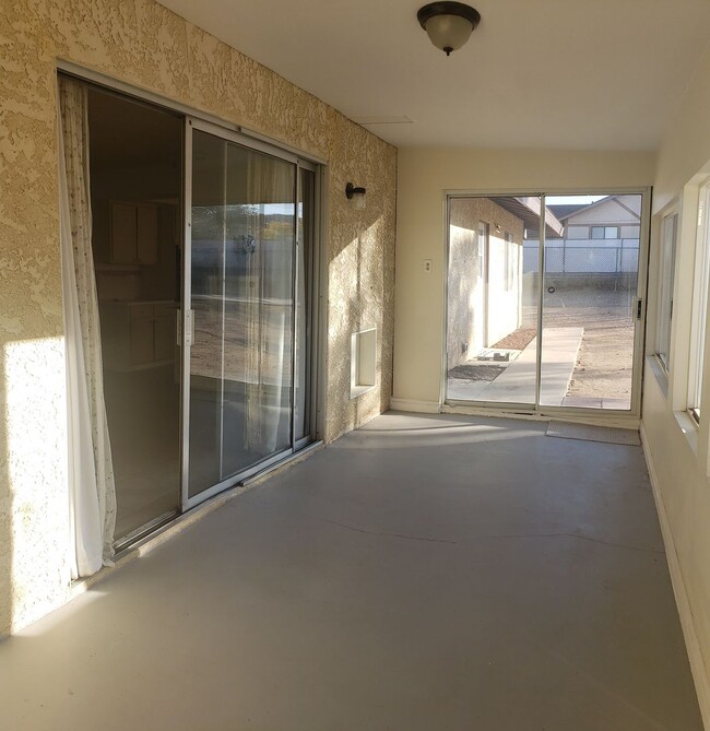 Building Photo - Spacious 4 bedroom home in Yucca Valley