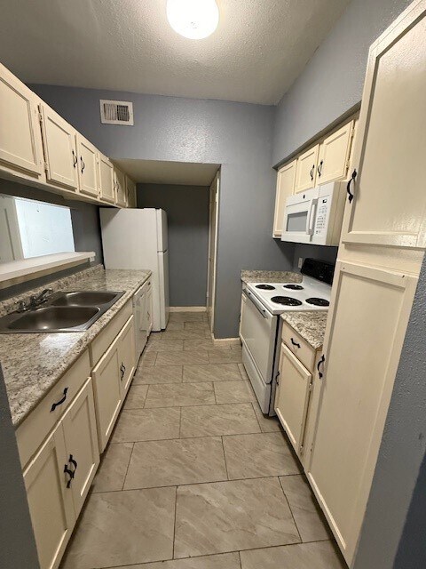 Building Photo - 14550 Fonmeadow Dr